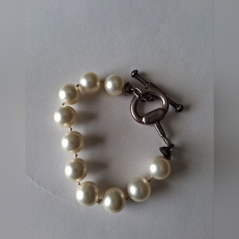 Elegant Pearl Bracelet